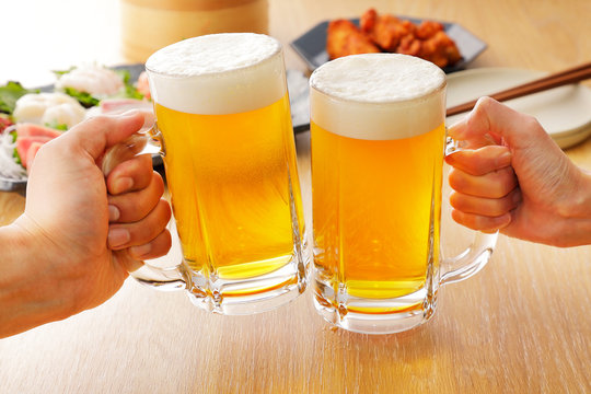 乾杯　Cheers in japanese style dining bar