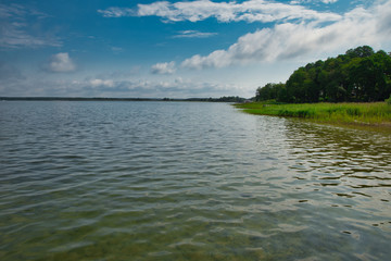 Landscahft mit See im Sommer