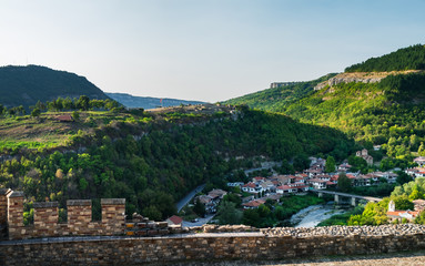 Naklejka premium Panoramic view of Veliko Tarnovo from Tsarevets hill. Medieval ruins of Tsarevets fortress and typical terrace architecture in Veliko Tarnovo, Bulgaria