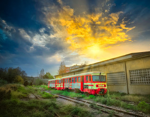 Obraz premium Sunset on an old locomotive.