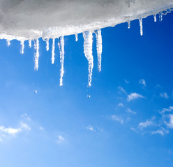 Obraz na płótnie Canvas Snow and icicles