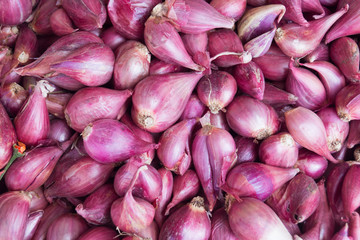 red onions are on the counter
