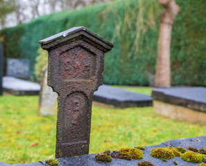 alte Grabnummer aus Eisen Friedhof in Holland