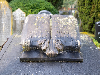 Bibelspruch auf einem Friedhof in Holland 