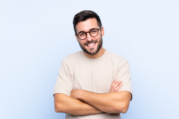 Obraz premium Young handsome man with beard over isolated blue background laughing