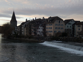 Fluss mit Wehr 