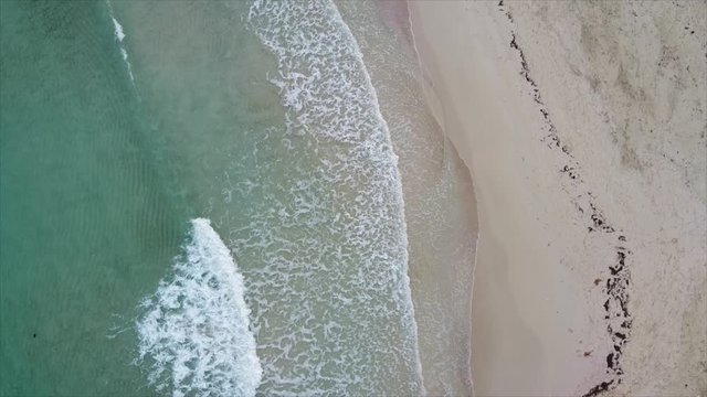 Vista cenital de una playa de Mallorca en invierno. Espa&ntilde;a