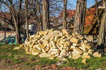 A bunch of yellow brick for the construction of a full 