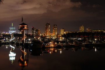 Naklejka premium Lighthouse on the River Dnipro in the background of the city