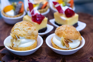 Obraz na płótnie Canvas mini cake bakery in dish for catering