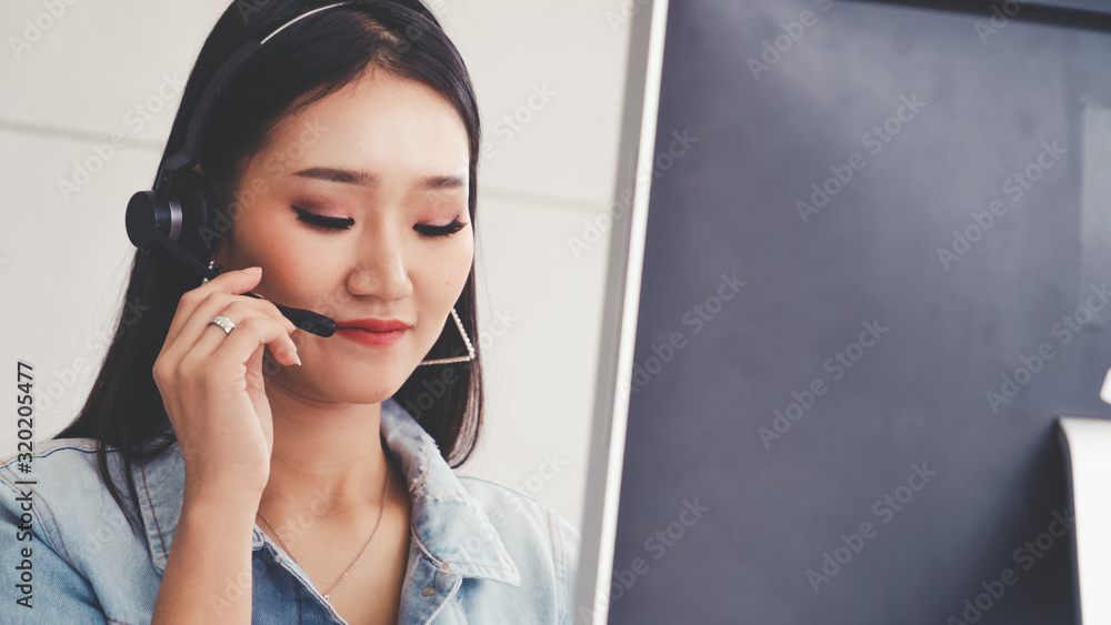 Aufkleber customer support agent or call center with headset works on desktop computer while supporting the cu