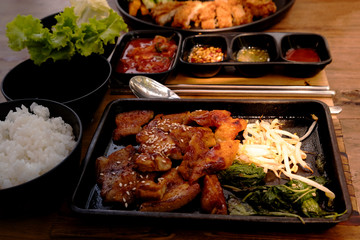 Set the rice with grilled pork in the pan, Korean style.