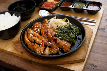 Set the rice with grilled pork in the pan, Korean style.