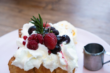 Mixed berry toast with ice cream