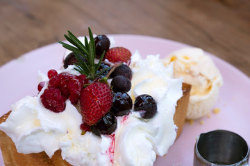 Mixed berry toast with ice cream