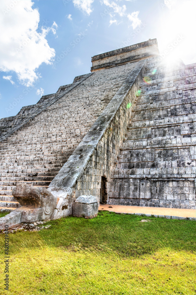 Wall mural pyramid of kukulcan at chichen itza in yucatan peninsula, mexico