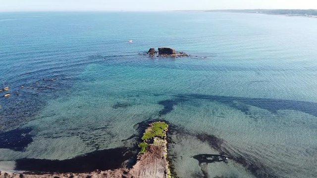Vista del molo Adriano - San Cataldo. - Salento