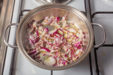 red onion baked in hot oil