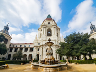 Fototapeta na wymiar Exterior view of the famous Pasadena City Hall