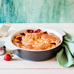Strawberry Cake in Ceramic Pan