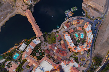 Obraz premium Sunset aerial view of the beautiful Lake Las Vegas area