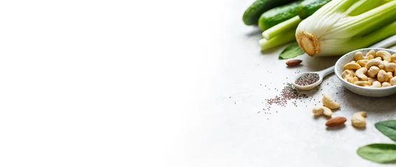 Crédence de cuisine en verre imprimé Légumes frais Healthy food. Green vegetables, nuts and Chia seeds.