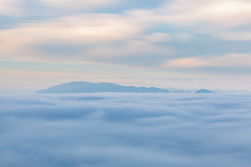 雲海と山の風景