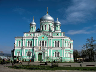 Fototapeta na wymiar Holy Trinity-Saint Seraphim-Diveyevo Monastery in summer