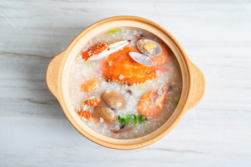 Guangdong Chaoshan casserole porridge with shrimp and crab seafood porridge