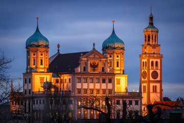 Rathaus und Perlachturm in Augsburg von der Rückansicht