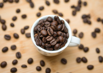 Espresso Tasse mit Bohnen