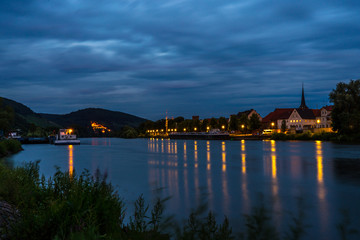 Obraz premium Wörth am Main am Abend