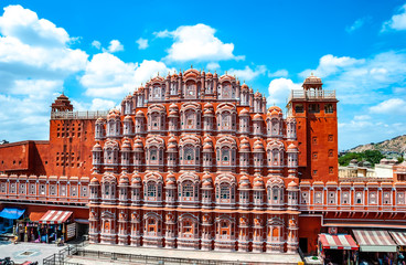 Fototapeta na wymiar Amazing view of famous Rajasthan landmark - Hawa Mahal palace (Palace of the Winds), Jaipur, Rajasthan, India. Artistic picture. Beauty world. Travel concept.