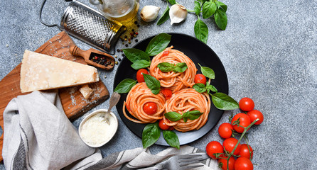 Fototapeta na wymiar italian pasta spaghetti with tomato, parmesan cheese and basil. pasta recipe. selective focus