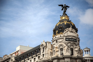 Fototapeta na wymiar edificio Metrópolis Madrid
