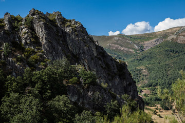 Fototapeta na wymiar paisaje montañoso de León, España