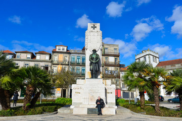 Fototapeta na wymiar Praça de Carlos Alberto - Porto/Portugal
