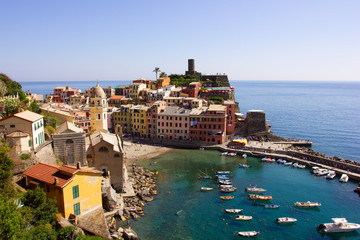 Fototapeta na wymiar The small village of Vernazza in the mountains of Italy