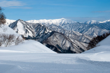 Fototapeta premium beautiful scenery from top view, mountains under the snow during winter time