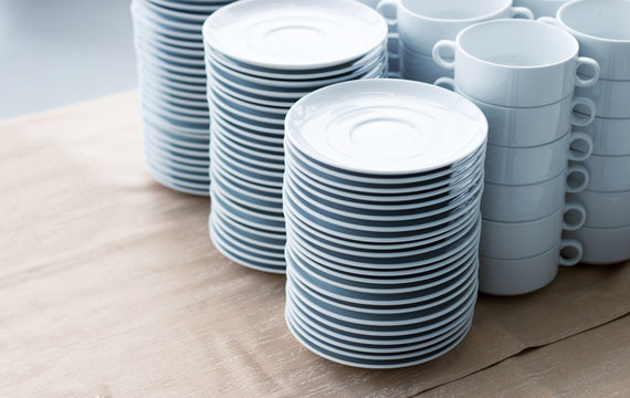 prepare cramic dish and soup cup for customer