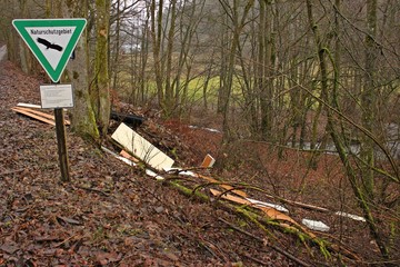 Illegale Sperrmüllentsorgung im Naturschutzgebiet