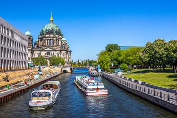 Dom und Spree, Berlin, Deutschland 