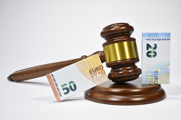 Justice jugement proces judicaire loi argent peine