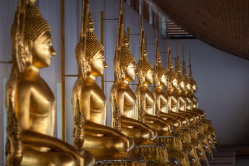 Fototapeta premium buddha statue in thai temple