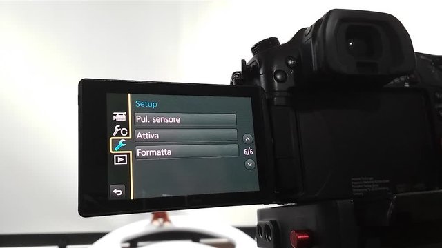 Changing the camera menu settings