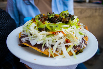 tostada con ensalada