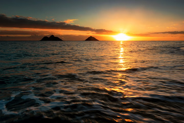 Obraz premium Sunrise scene at Lanikai Beach in Kailua, Hawaii. Lanikai is regularly ranked among the top beaches in the world