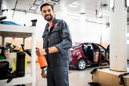 Handsome Car Washer Choosing A Pump Sprayer