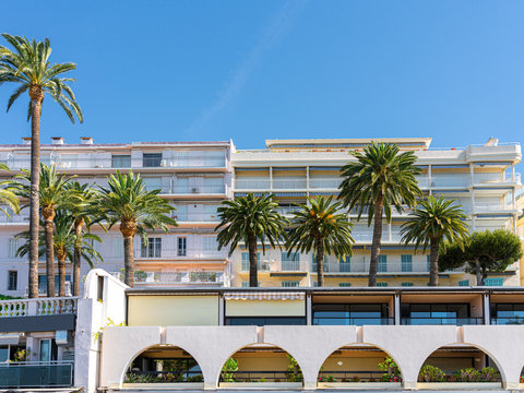 Fototapeta Beautiful and Exotic Architecture Of Historic Houses Downtown City Of Cannes