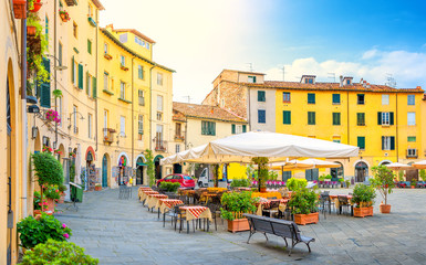 Cafe in the cozy morning lighted square of the old European city. - obrazy, fototapety, plakaty